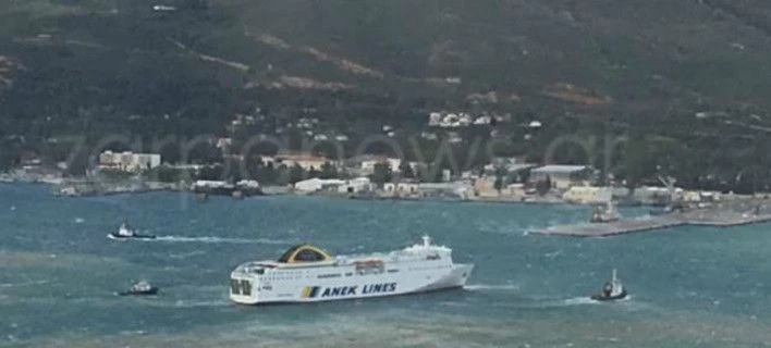 Χανιά: Πλοίο θαλασσοδέρνεται -Προσπαθεί να δέσει από τις 5:30 στο λιμάνι της Σούδας (βίντεο)